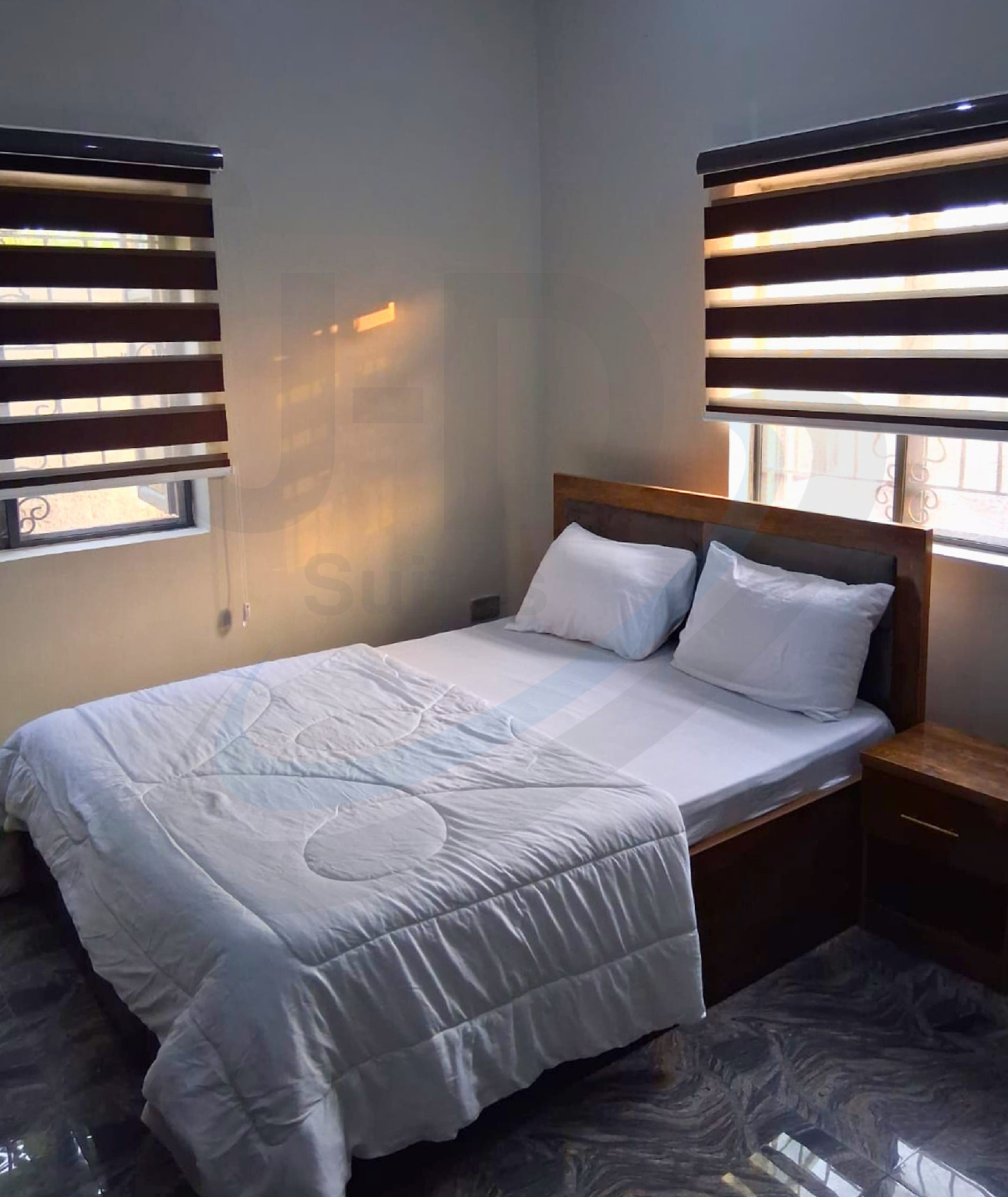 4, J-D Suites, Obio/Akp