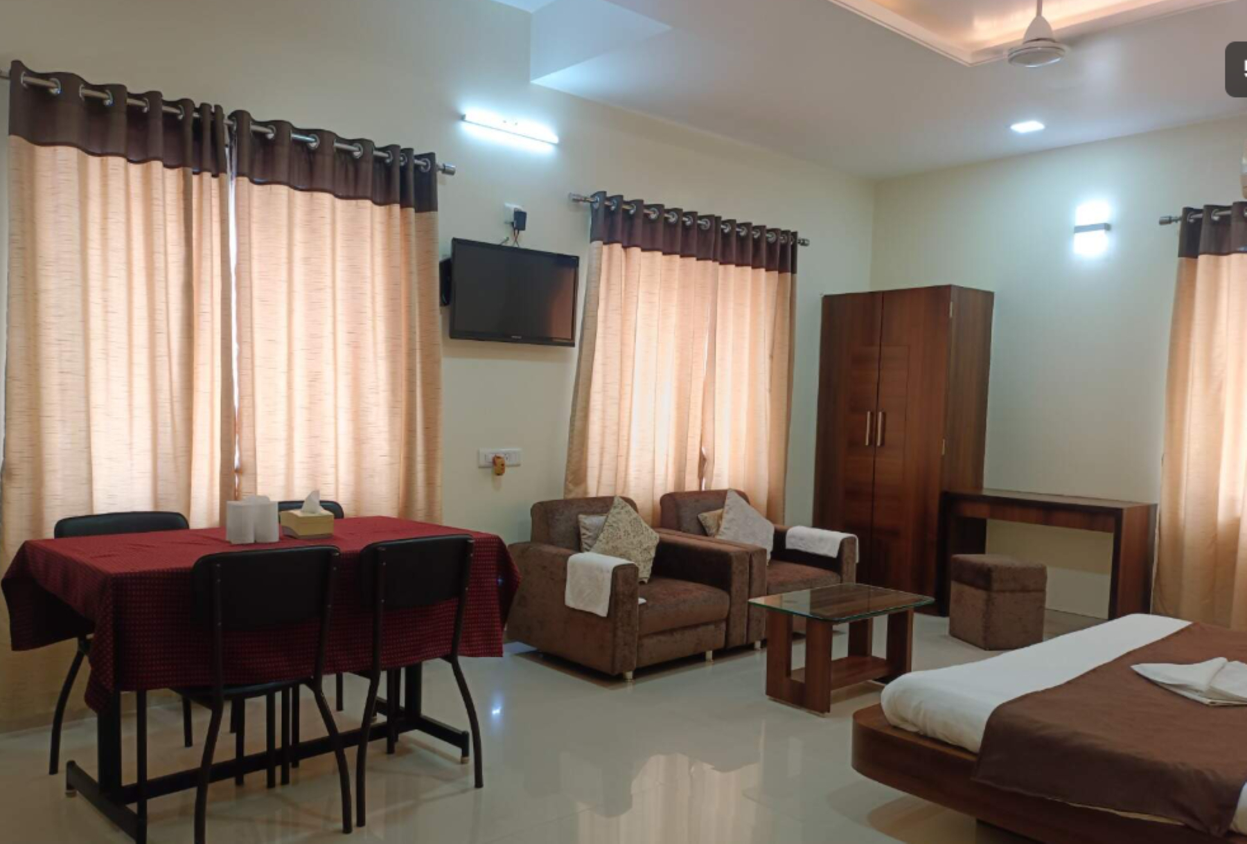 Bedroom, Hotel Jotirling, Solapur