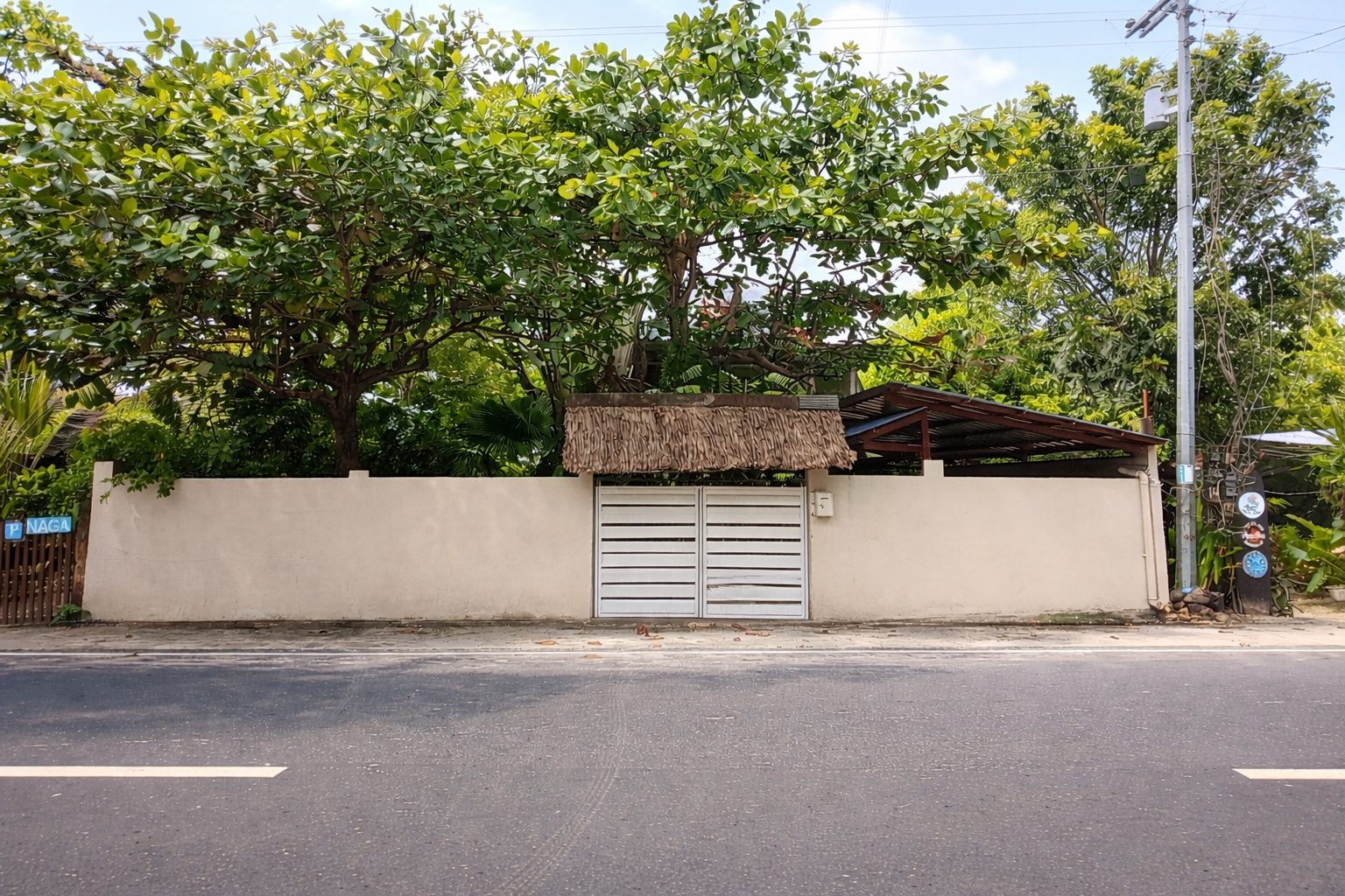 Exterior & Views