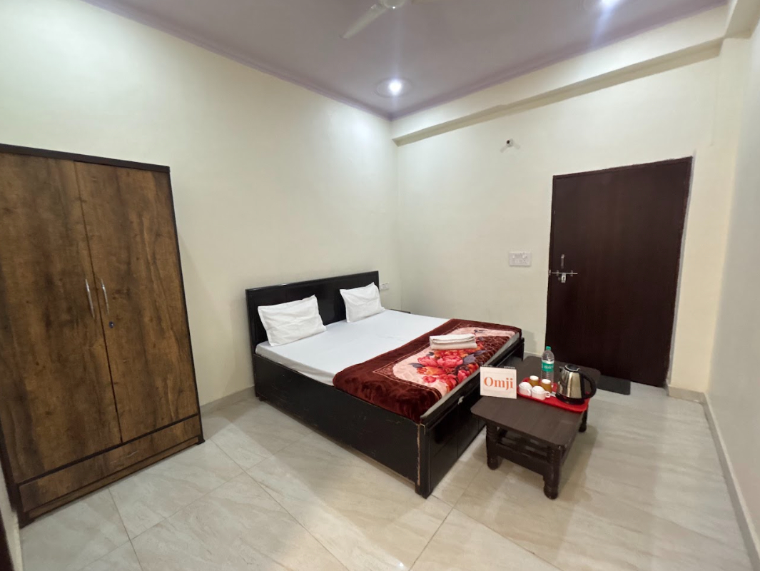 Bedroom 4, Omji Ashram Vrindavan, Mathura