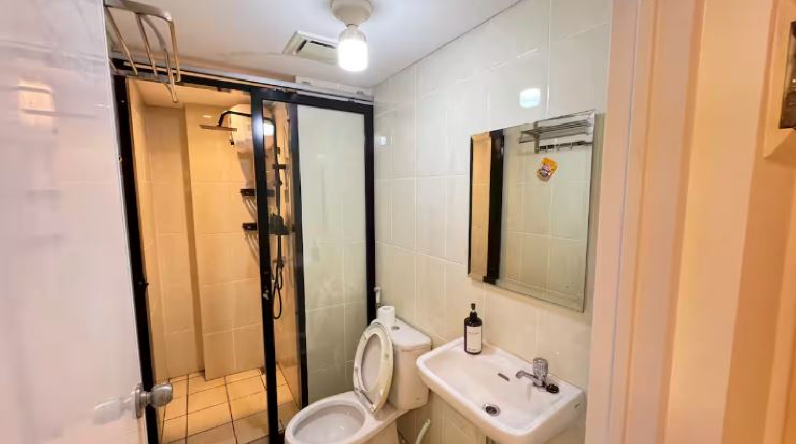 Bathroom 5, M-Town Residence Tower Bryant by Betah Banget, Tangerang