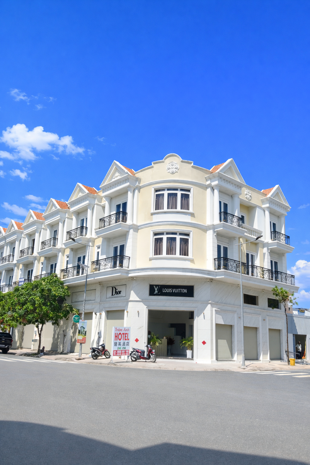 Exterior & Views