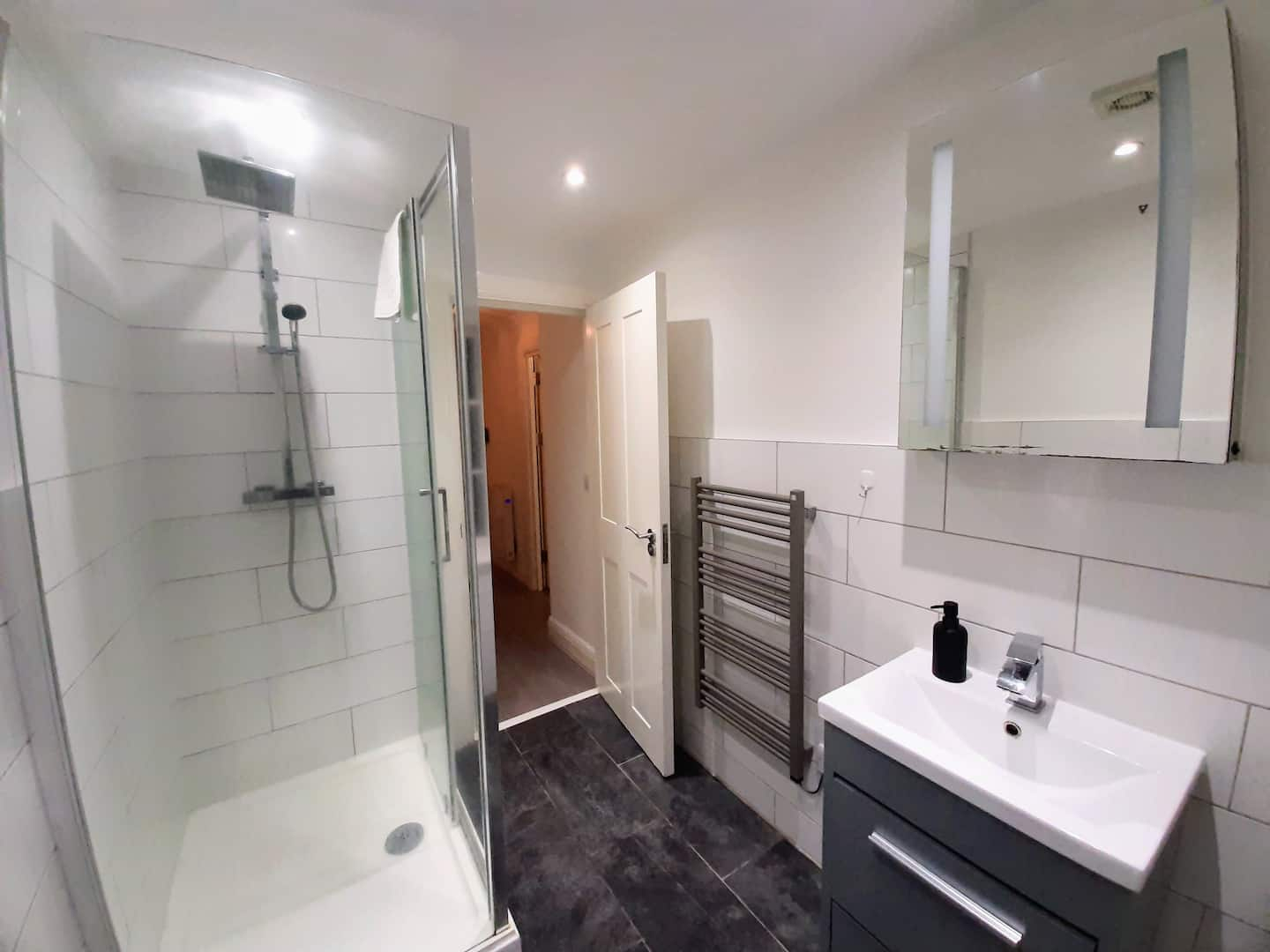 Bathroom, Unique 2 Bedroom Flat in the Heart of Reading!, Reading