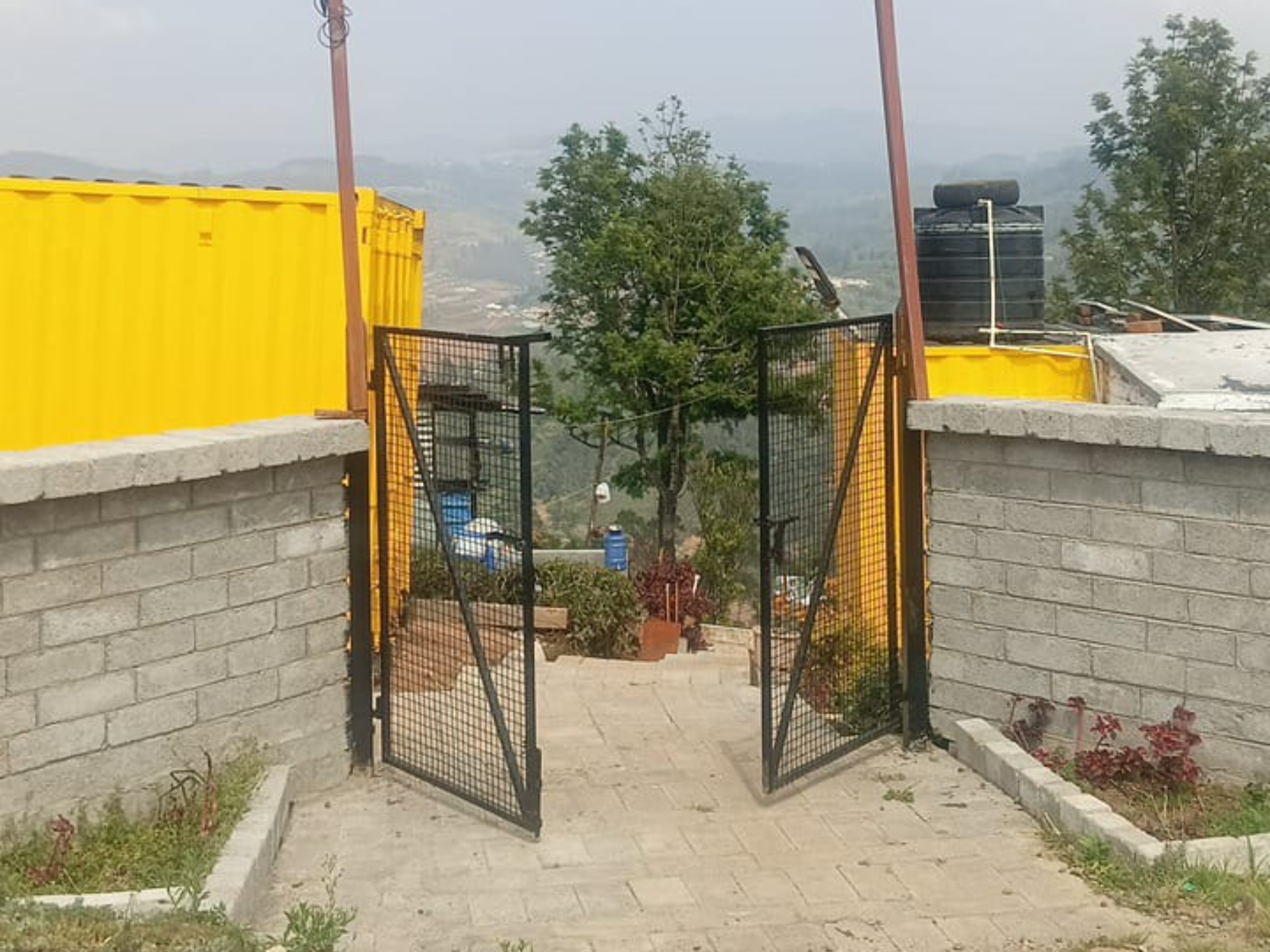 Exterior & Views