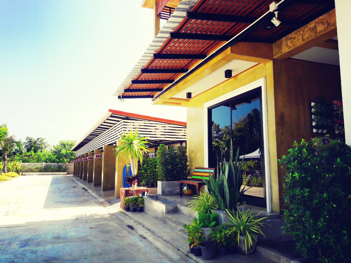Exterior & Views