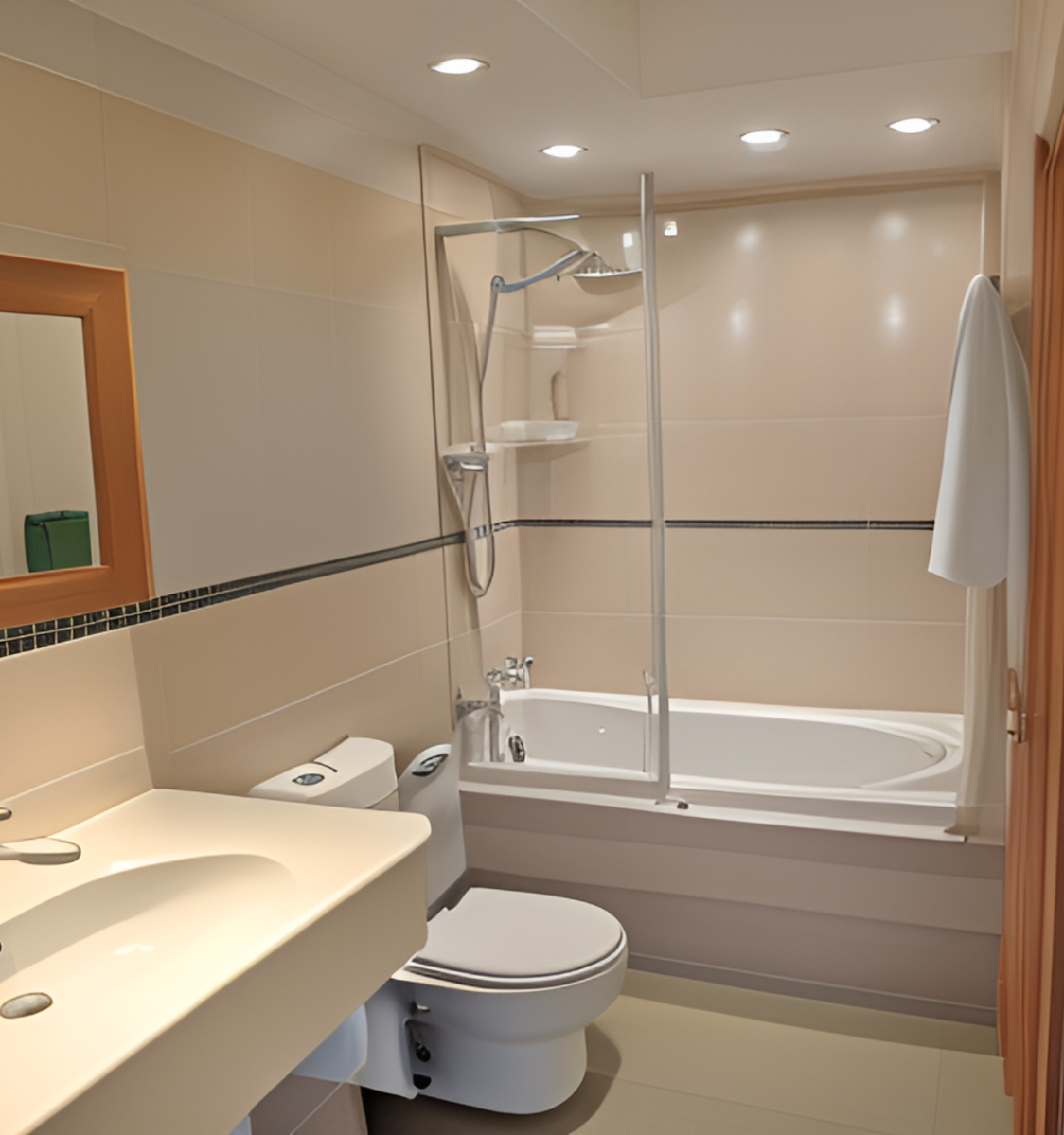 Bathroom, Golden Lion Hotel, Warwickshire