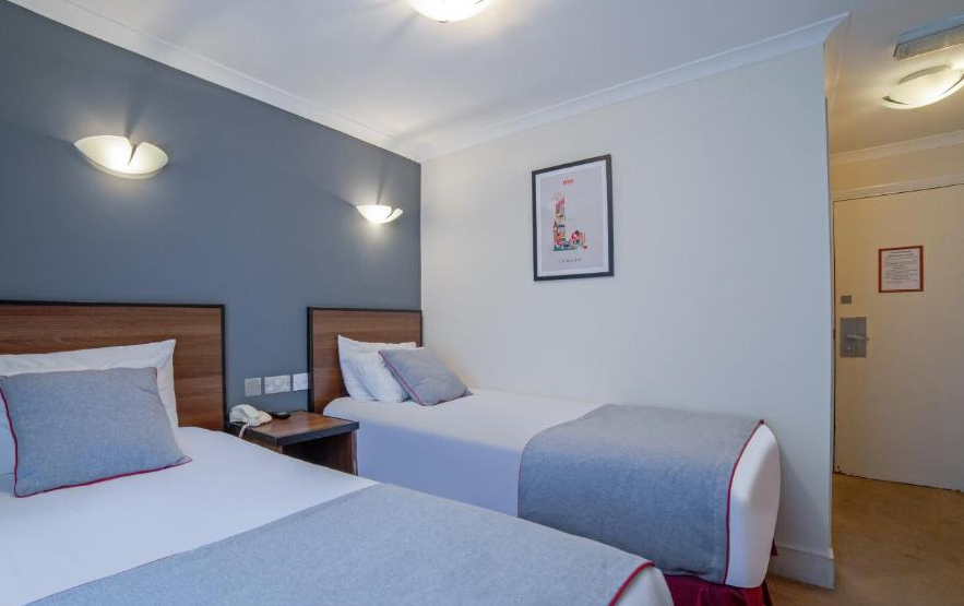 Bedroom 3, Elysee Hyde Park, London