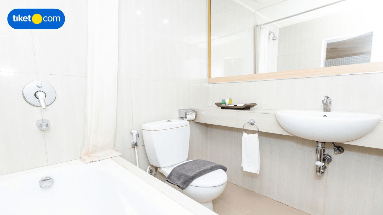 Bathroom 5, Horison Ultima Makassar, Makassar