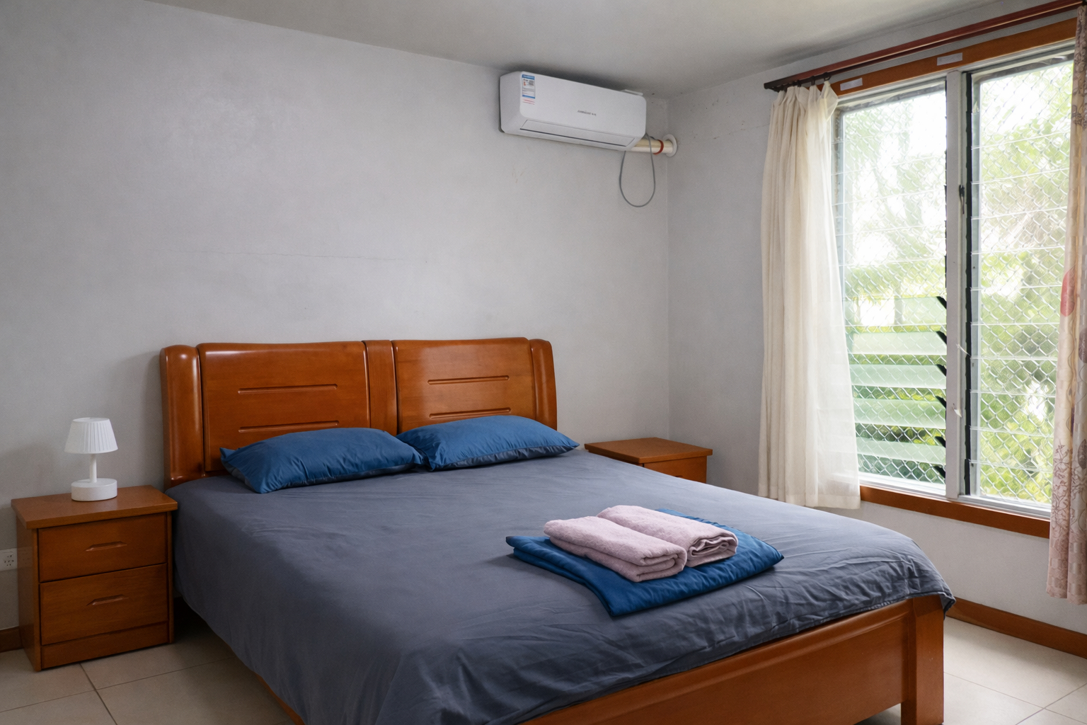 Bedroom 2, Two bedroom -King sized bedroom-Free parking