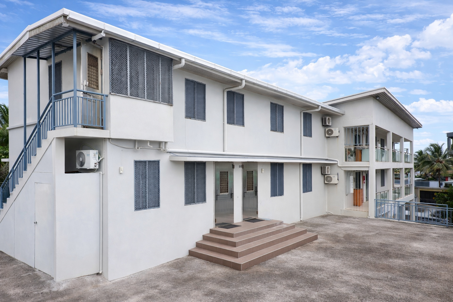 Exterior & Views