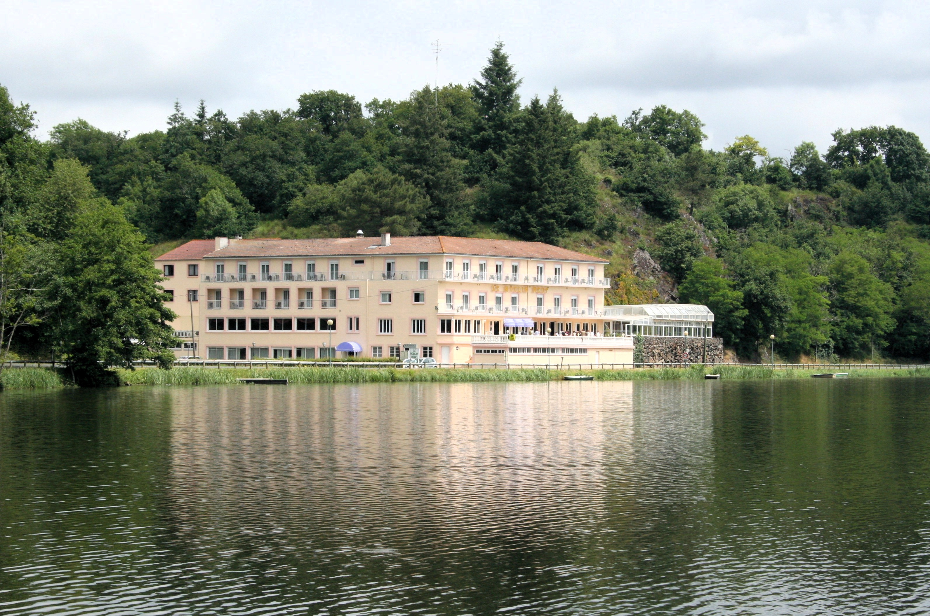Exterior & Views