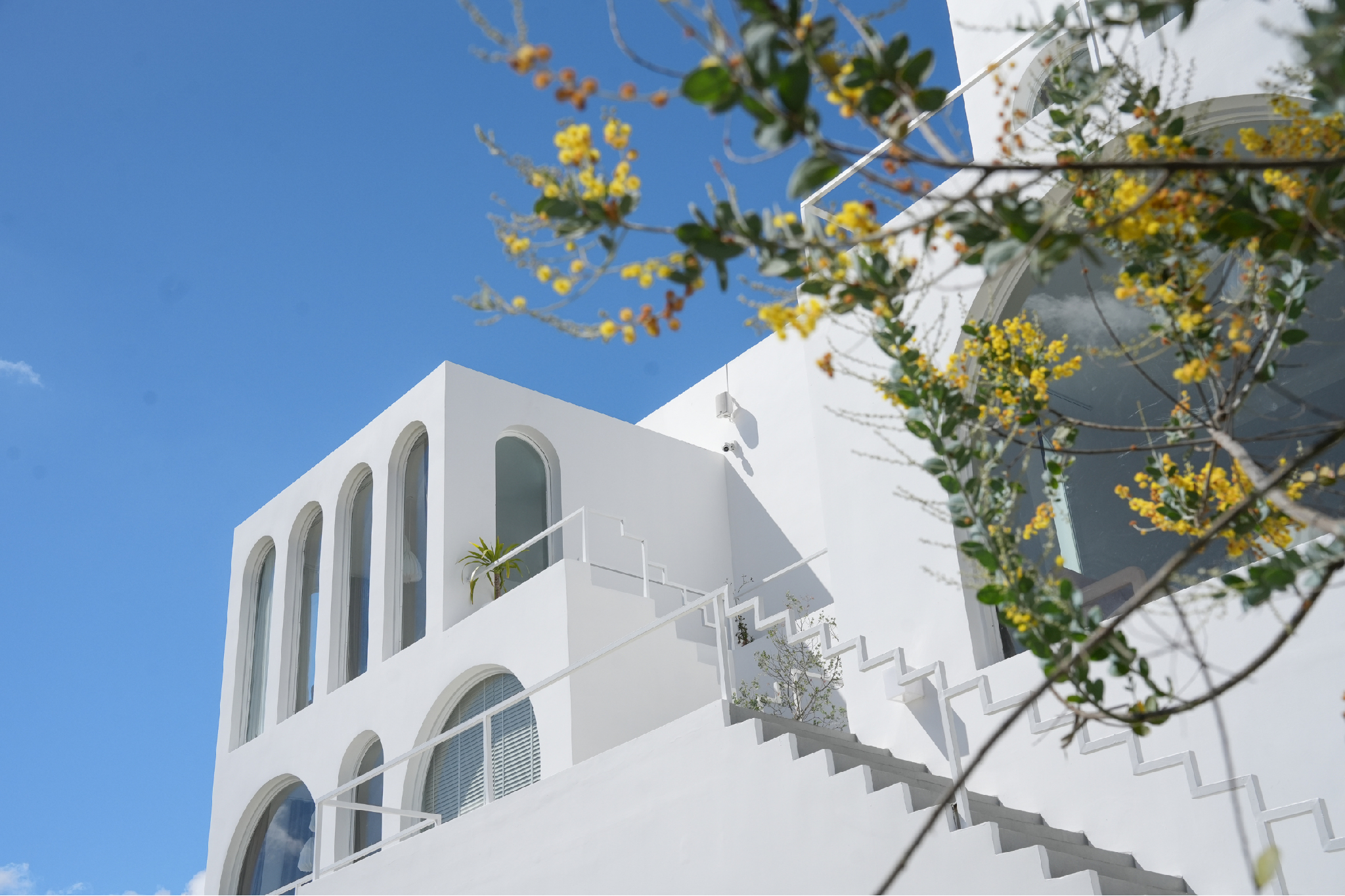 Exterior & Views