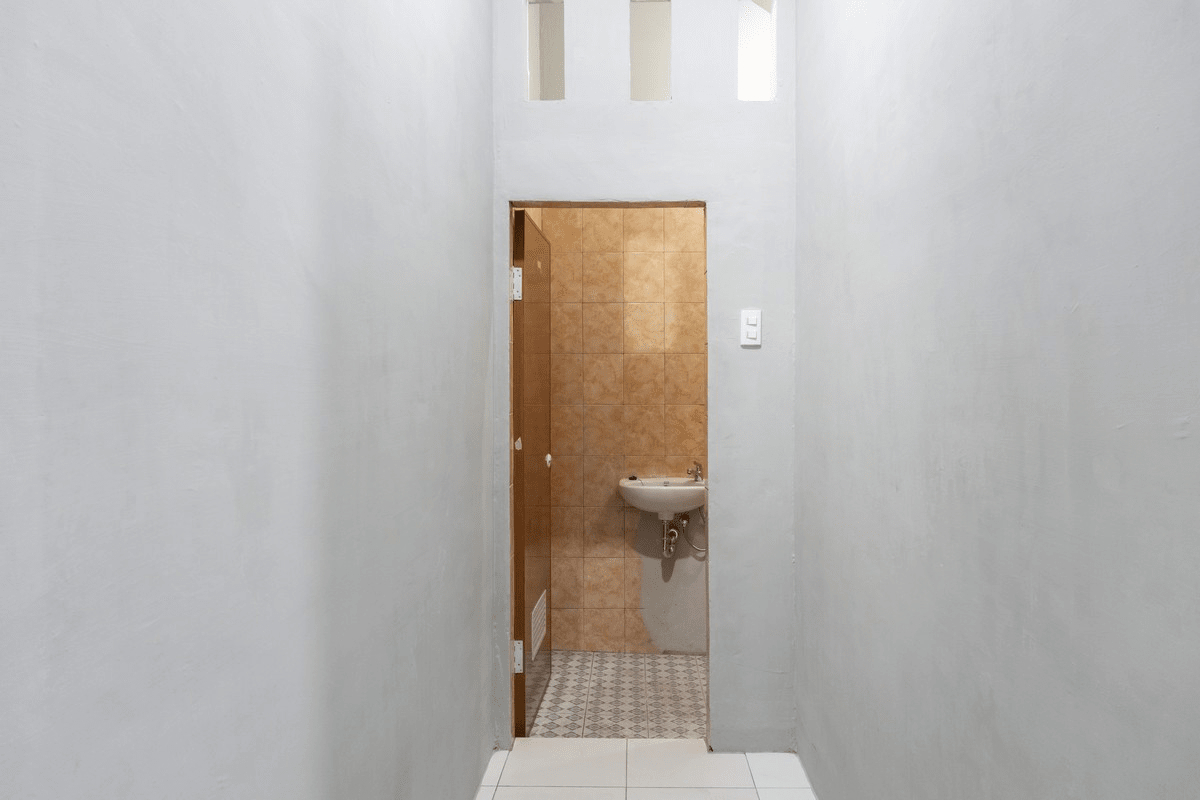 Bathroom 4, RedDoorz near Manhattan Square Medan, Medan
