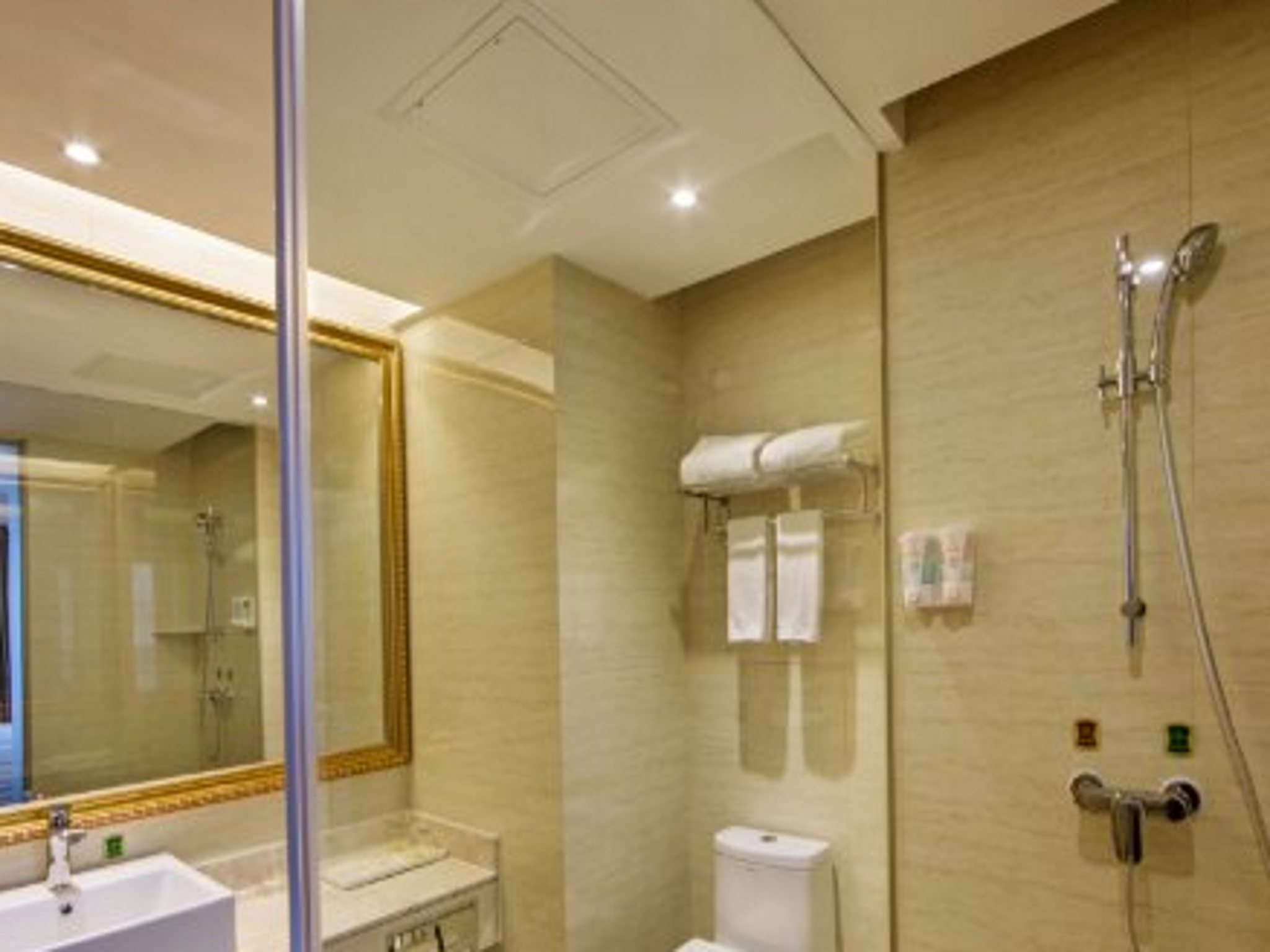 Bathroom 2, Vienna International Hotel Wuyi Mountain Branch, Nanping