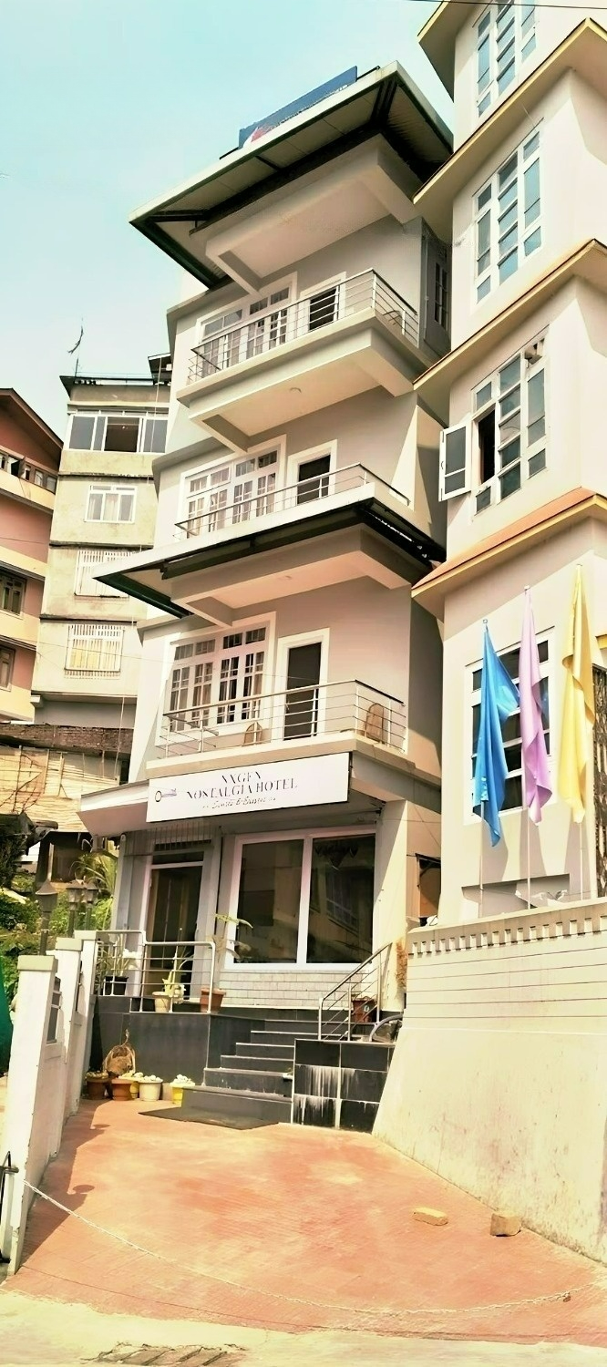 Exterior & Views