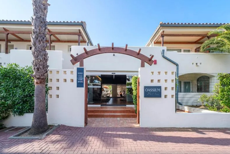 Exterior & Views
