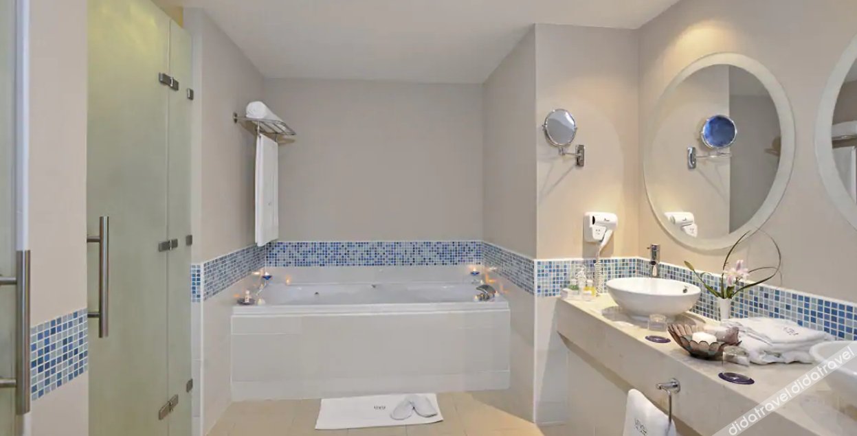 Bathroom, Marina Varadero Apartamentos, Cárdenas