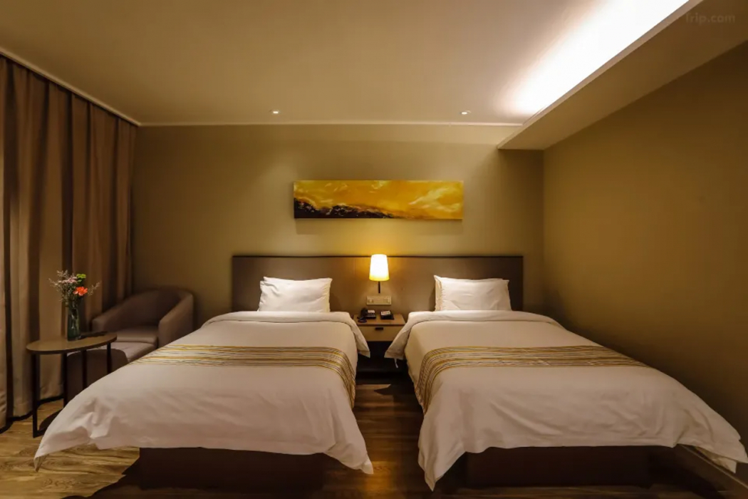 Bedroom 2, Homeinn Plus Hotel (Dalian Economic and Technological Development Zone Jinma Road), Dalian
