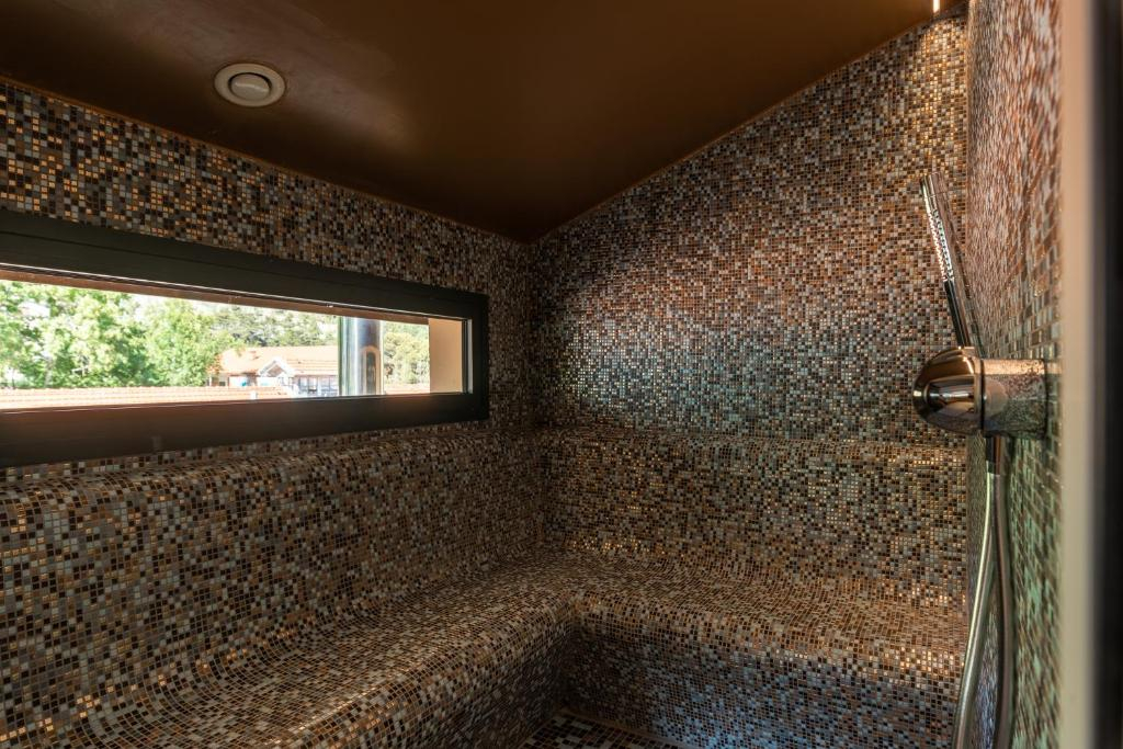 Bathroom 3, Petit Palais