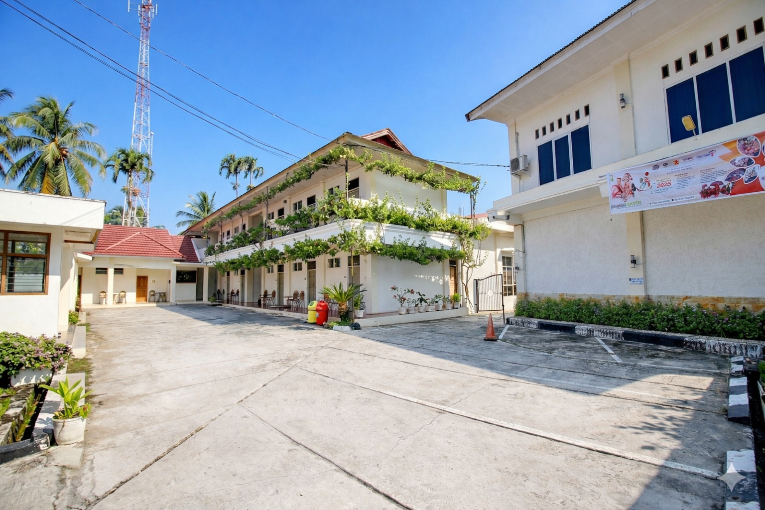 Exterior & Views
