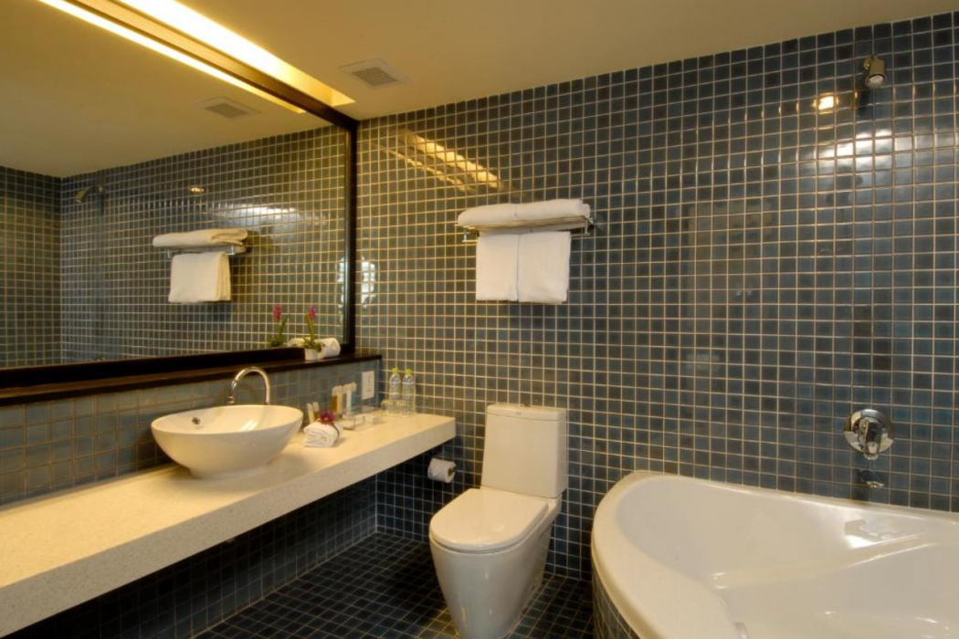 Bathroom 4, The Nouveau Chumphon Beach Resort and Golf, Muang Chumphon