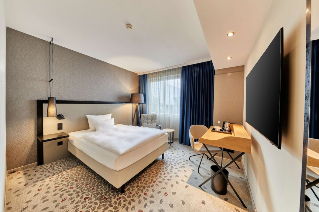 Bedroom 2, Steigenberger Hotel Bielefelder Hof, Bielefeld