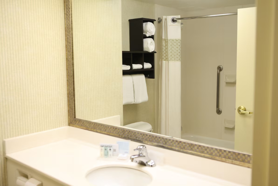 Bathroom 5, Quality Inn & Suites Searcy I-57, White