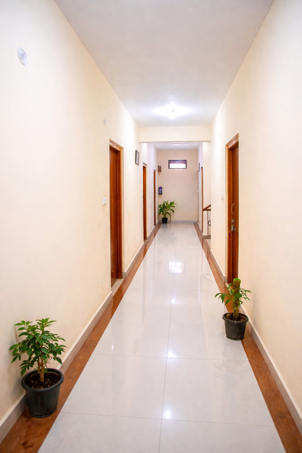Public Area 2, Hotel Avlokan - Near Kainchi Dham Mandir, Nainital