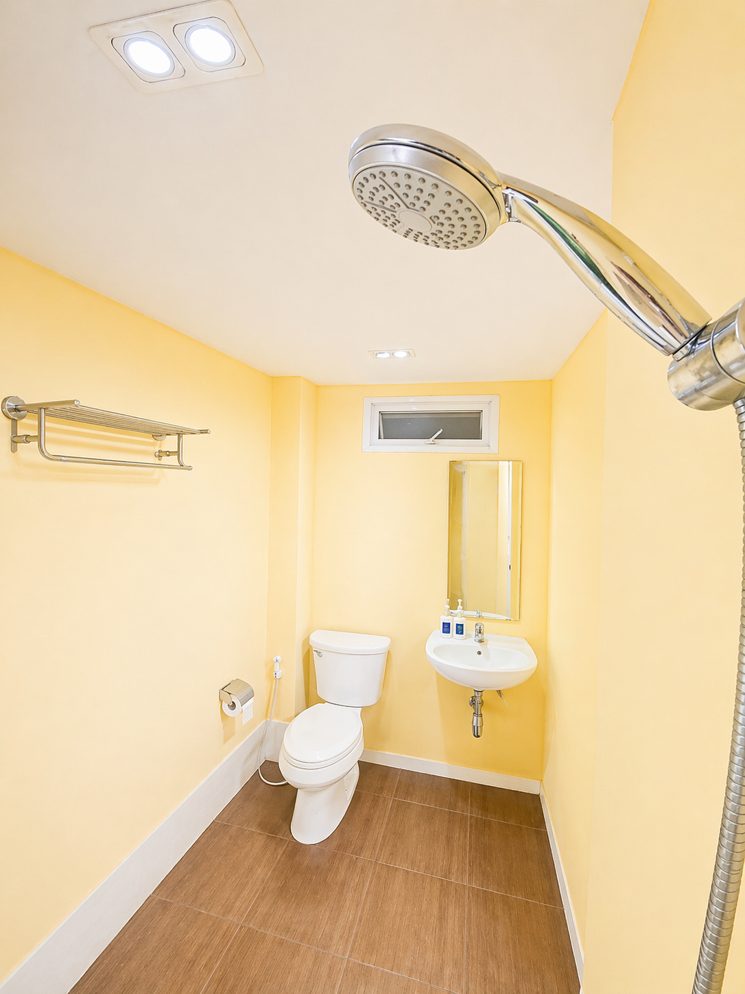 Bathroom 4, Sukhum Khaosan Au Bon Hostel, Phra Nakhon