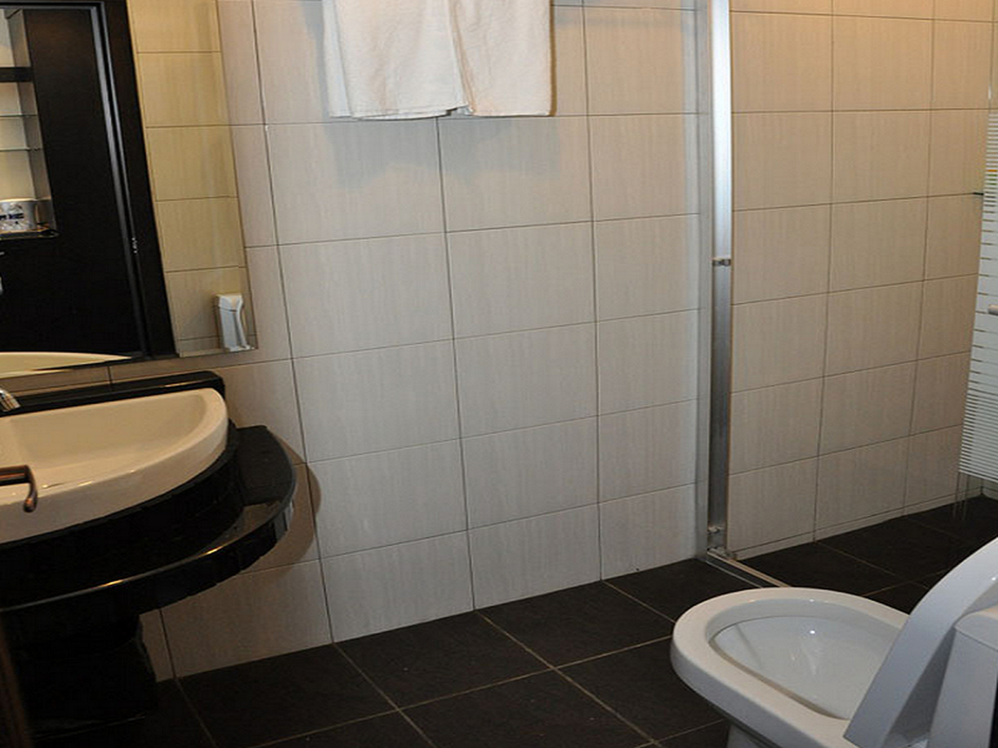 Others 4, H-5 Inn, Bintulu