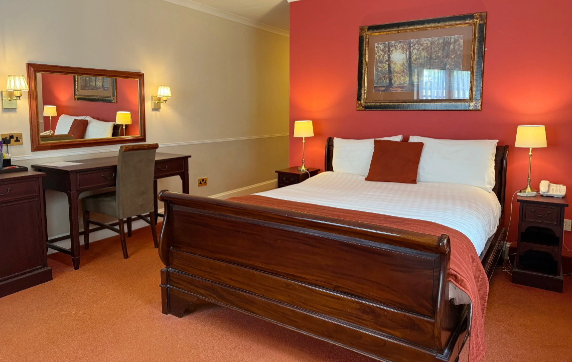 Bedroom 2, The Tollgate Hotel, West Sussex