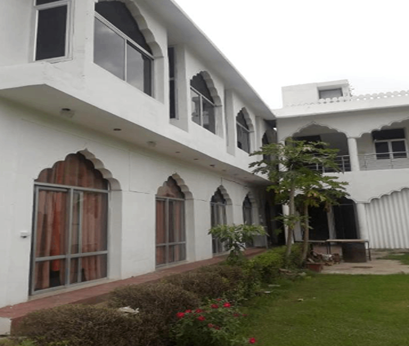 Exterior & Views