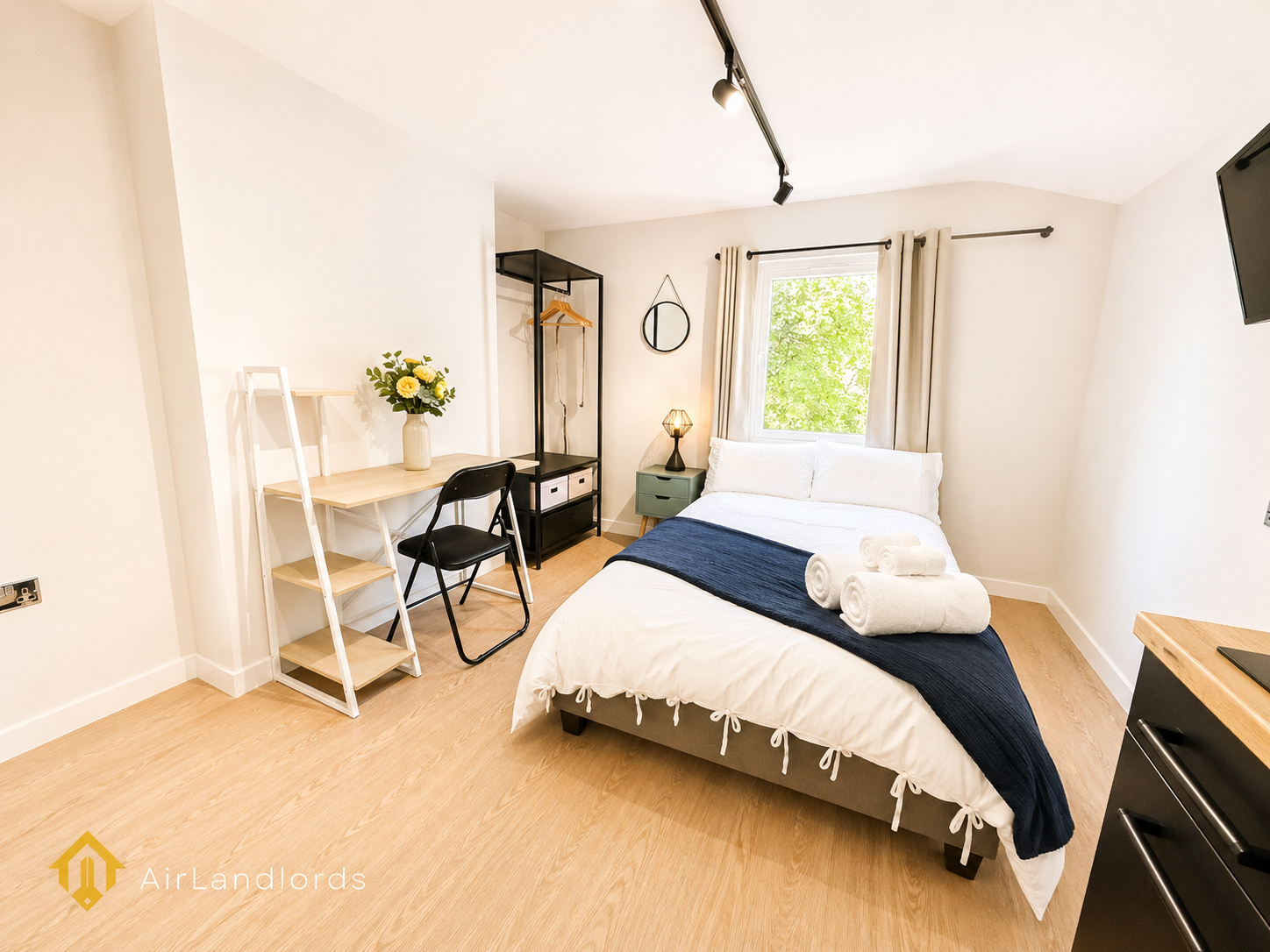Others 2, Exceptional Studio in the Heart of Hounslow!, London