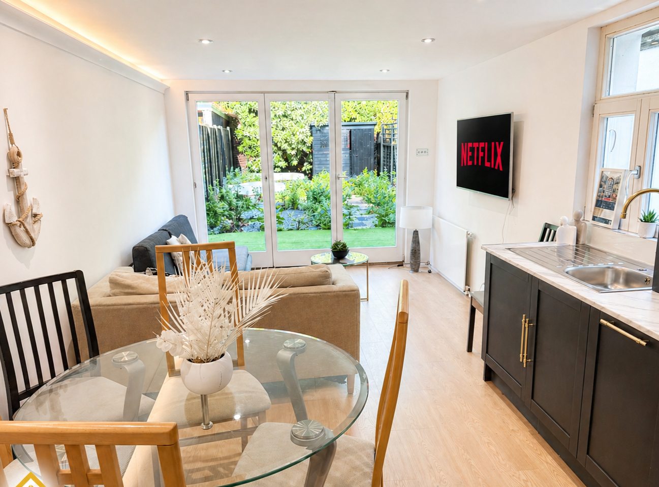 Others 2, Exclusive 2 Bedroom Flat Streatham Common Station!, London
