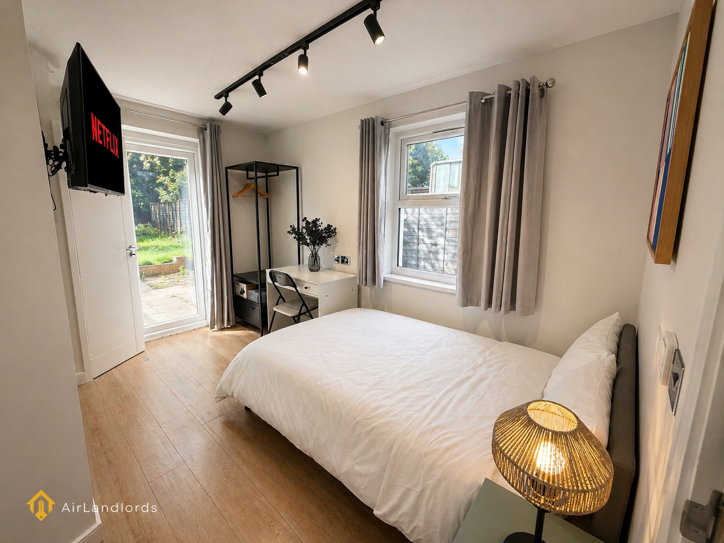 Others 2, Unique Studio in the Heart of Hounslow!, London