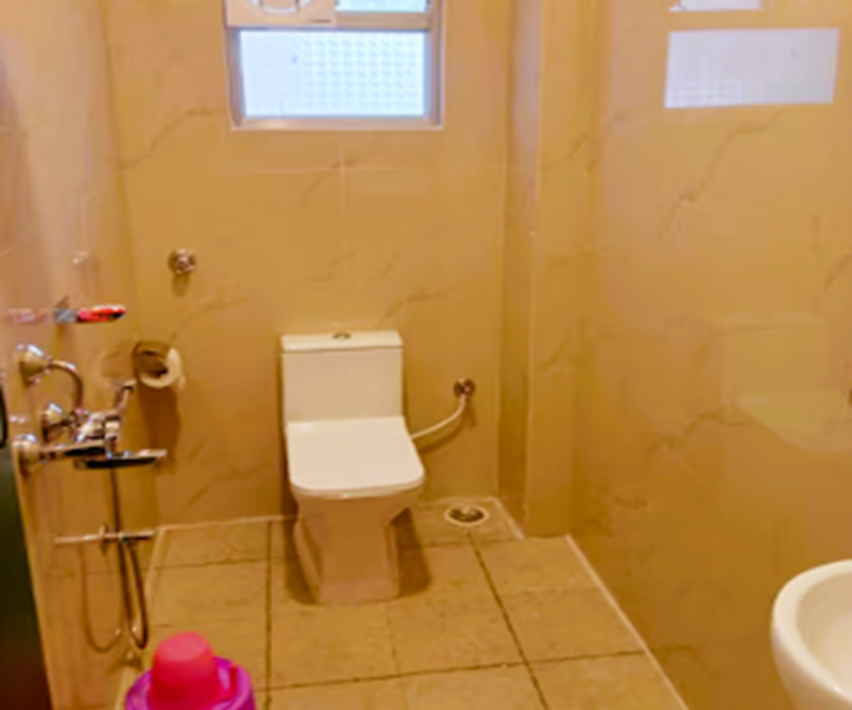 Bathroom 5, Hotel Version Regency, Birbhum