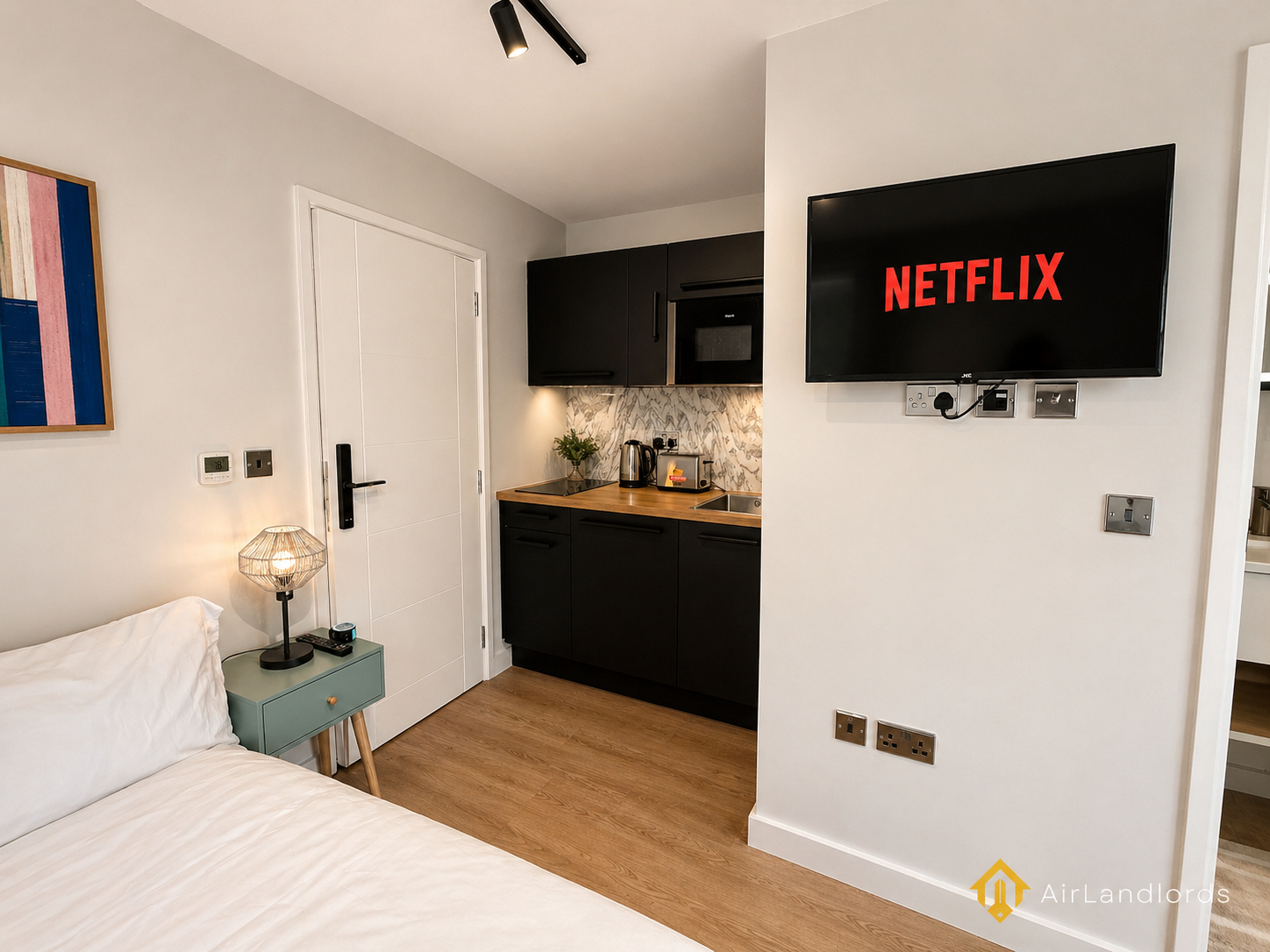Others 3, Modern Studio in the Heart of Hounslow!, London