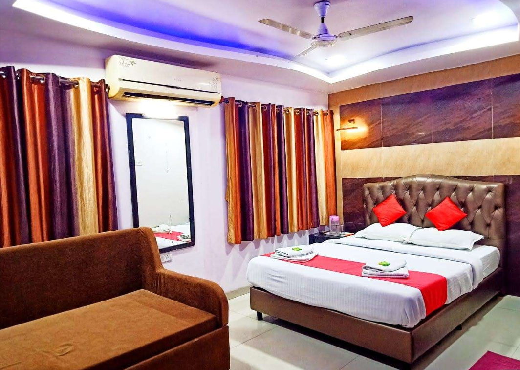 Bedroom 2, Hotel President, Satara