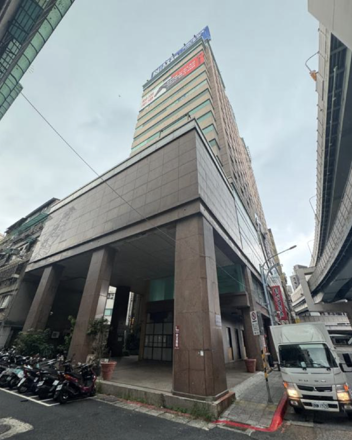 Others 3, 小穩居-Hermit Dorm-聖雄商旅, Taipei City