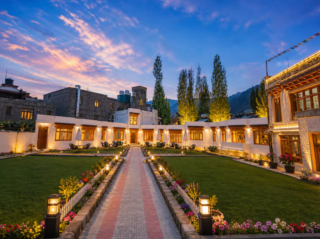 Exterior & Views