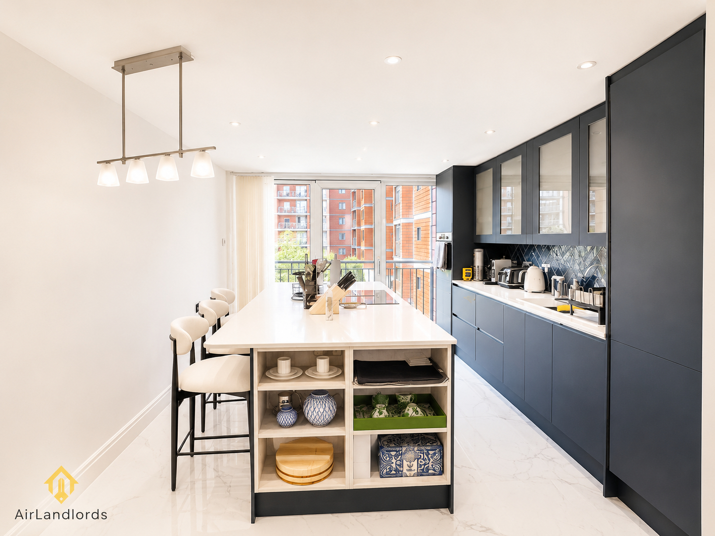 Others 4, Exclusive 2 bedroom Flat near Kew Bridge Station, London