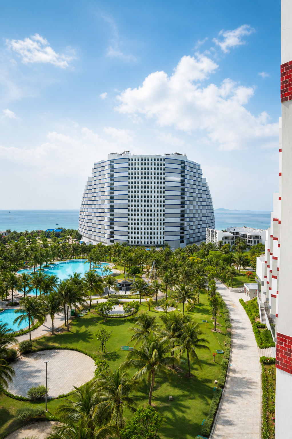 Exterior & Views