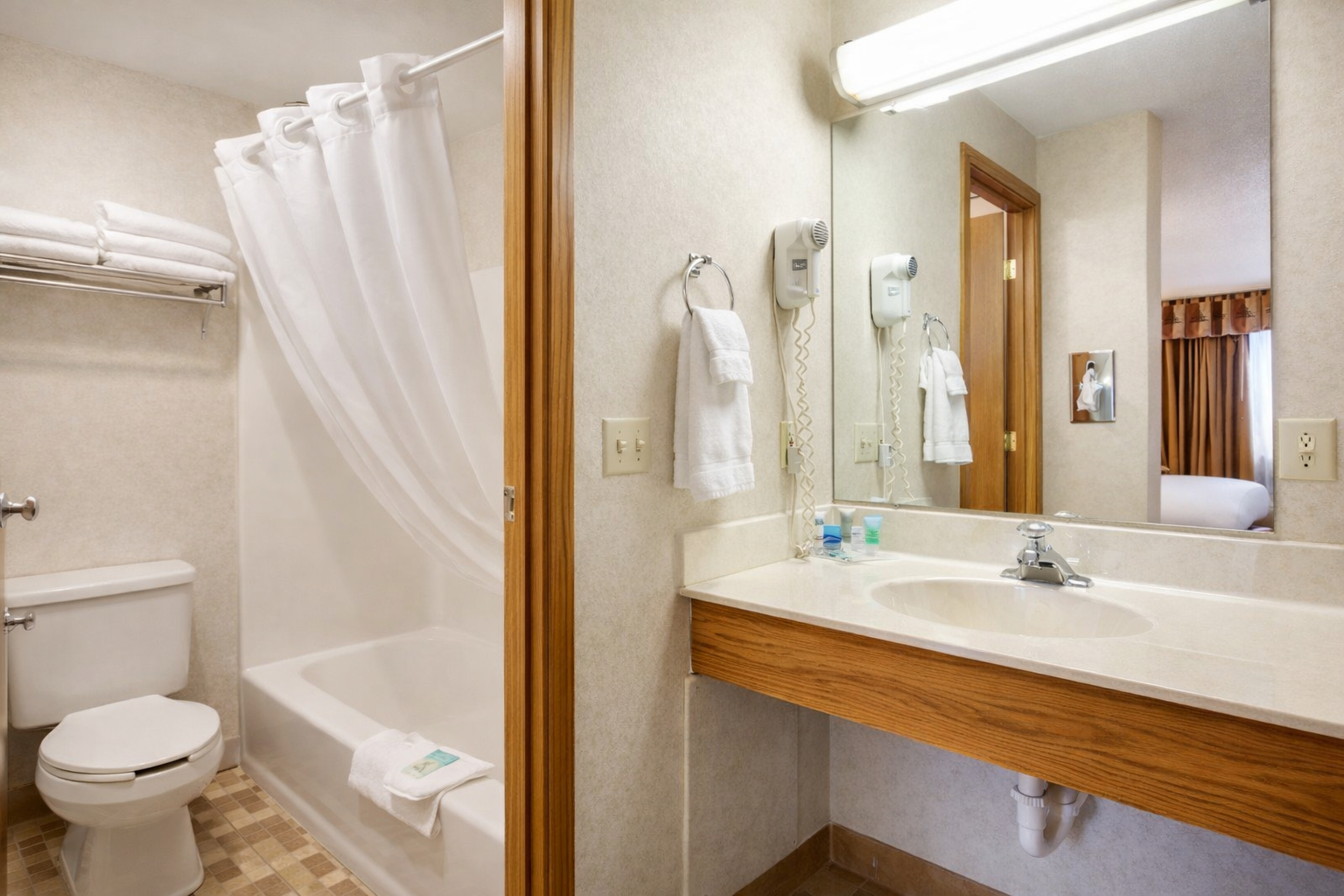 Bathroom 4, Fireside Inn and Suites, Ramsey