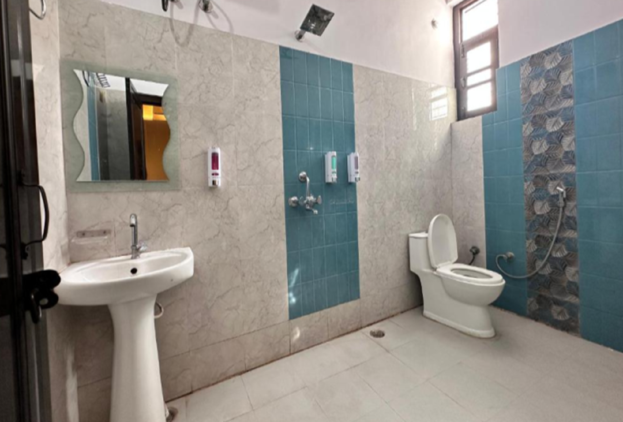 Bathroom 2, Hotel Tulsi Inn, Nainital