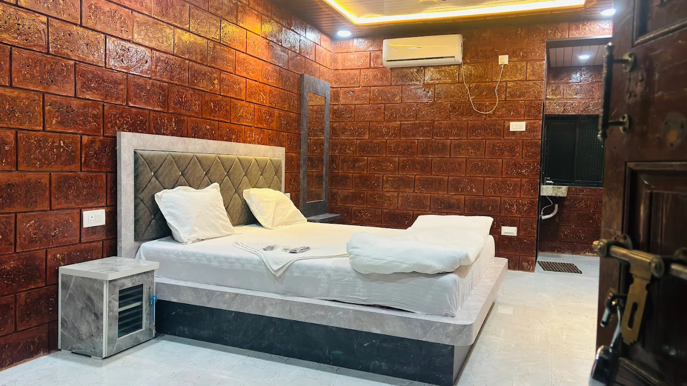 Bedroom, Swapnali Tourist Home, Raigarh