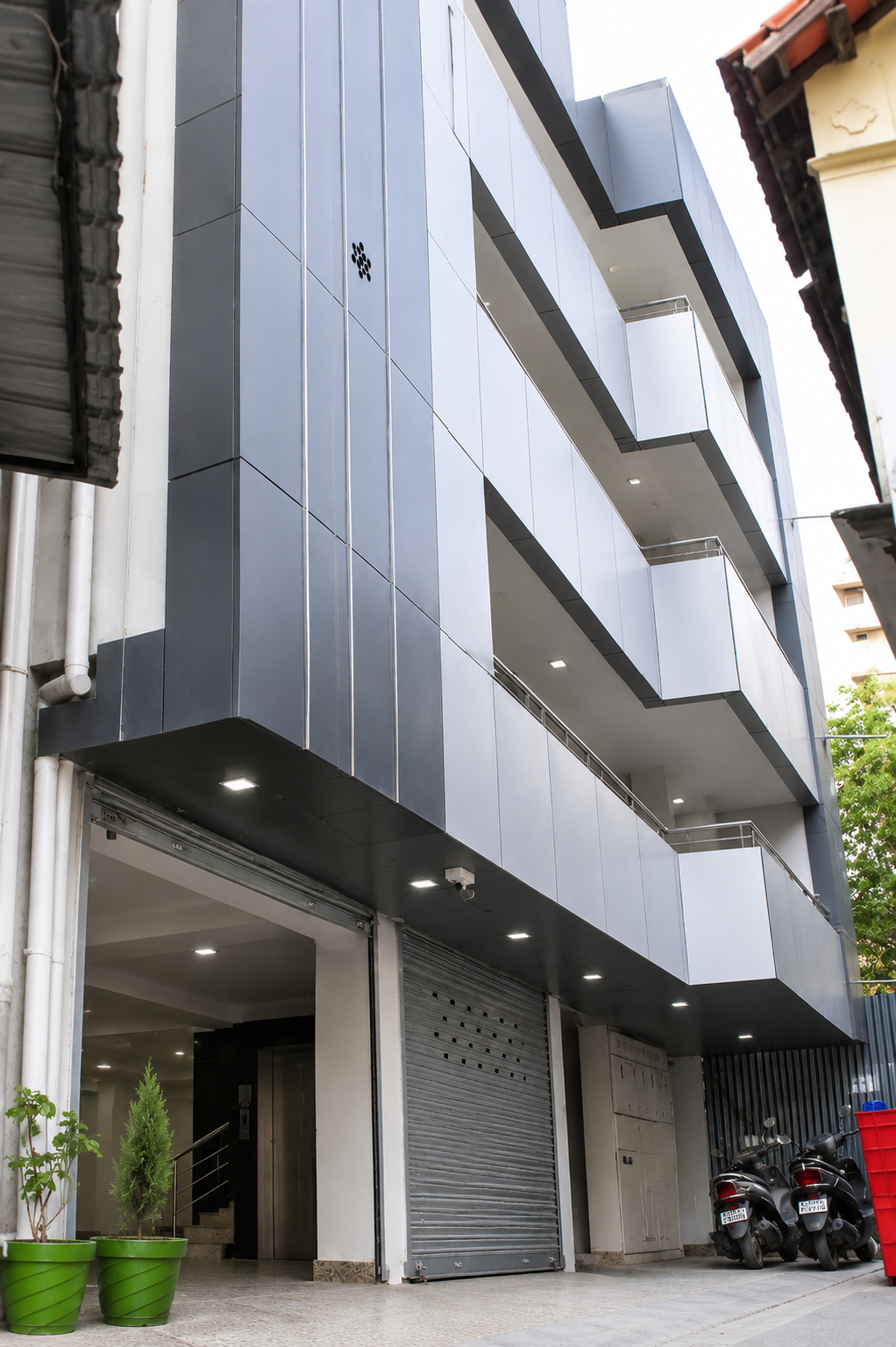 Exterior & Views