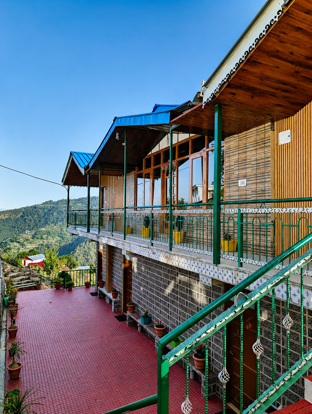 Exterior & Views