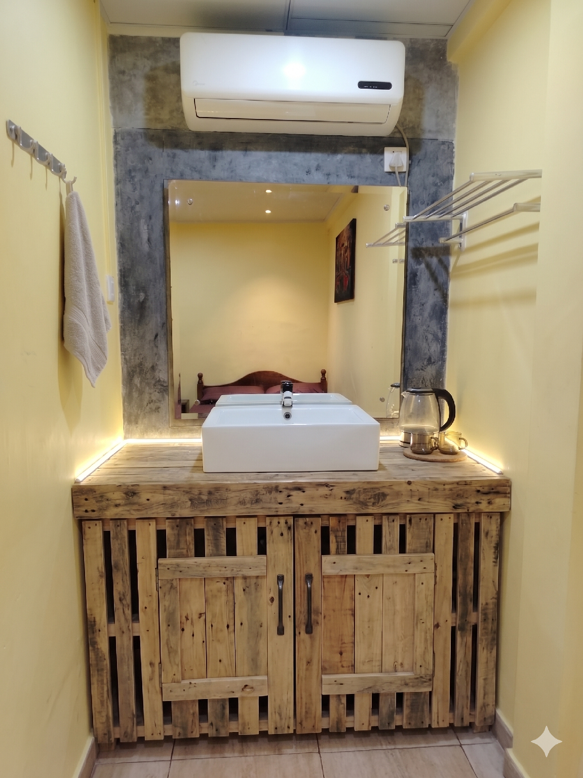 Bathroom 4, Sun Up Hotel, Katana