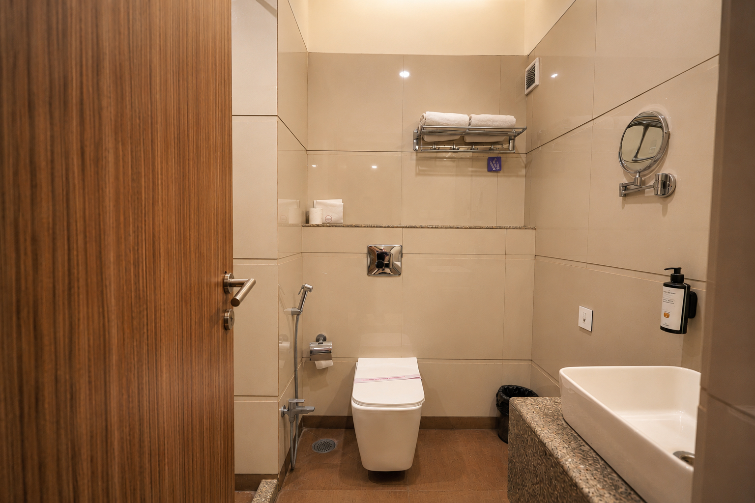 Bathroom 4, Hotel Dwarkamai - A Pure Vegetarian Hotel, Nagpur