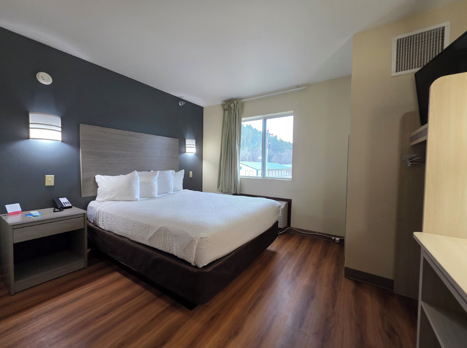 Bedroom 4, Econo Lodge Hot Springs, Fall River